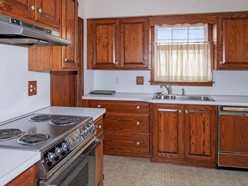 325 Jefferson Street, Port Clinton, OH 43452 Photo 2