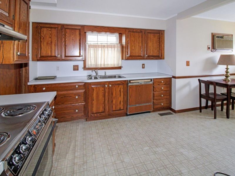 325 Jefferson Street, Port Clinton, OH 43452 Photo 3