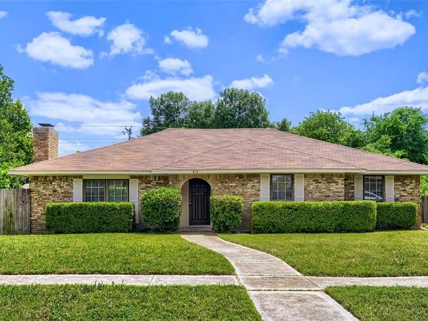 814 Oakbluff Drive, Lancaster, TX 75146