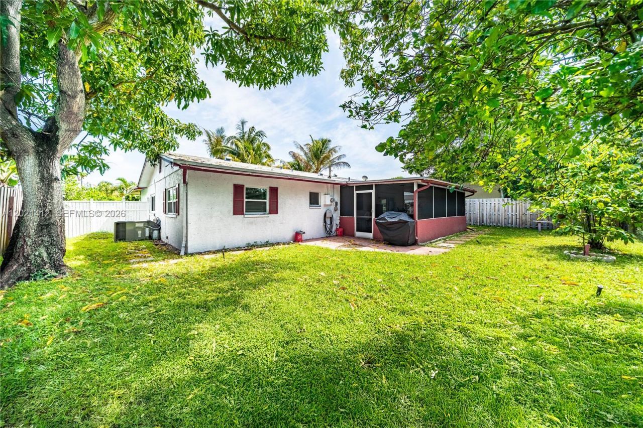 4360 NW 32nd Ct , Lauderdale Lakes, FL 33319 Photo