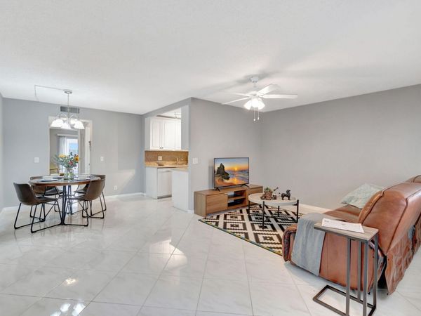 3031 Cornwall B, Boca Raton, FL 33434