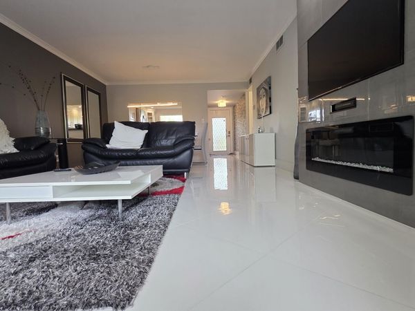 9301 Sunrise Lakes Boulevard, Unit 306, Sunrise, FL 33322