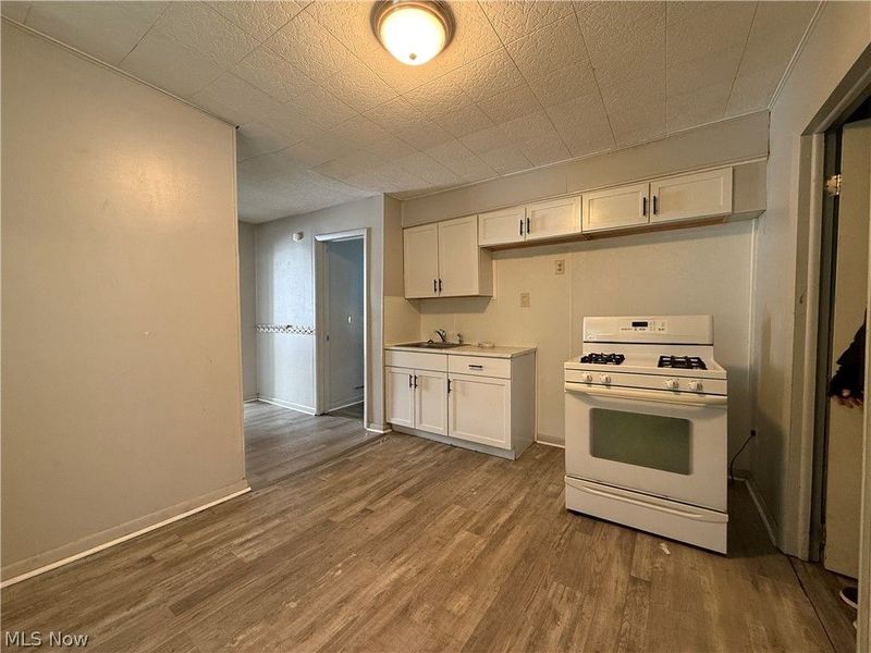 3834 Bosworth Road, Cleveland, OH 44111 Photo 12