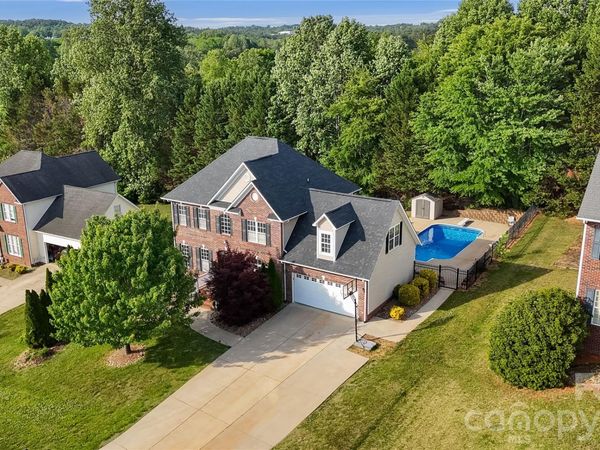2604 Ironwood Drive , Hickory, NC 28602