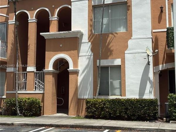 7250 NW 177th St , Unit 211-16, Hialeah, FL 33015