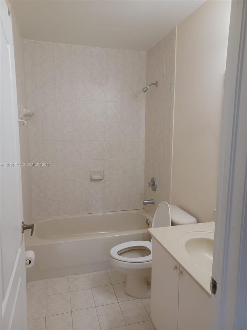 7250 NW 177th St , Unit 211-16, Hialeah, FL 33015 Photo