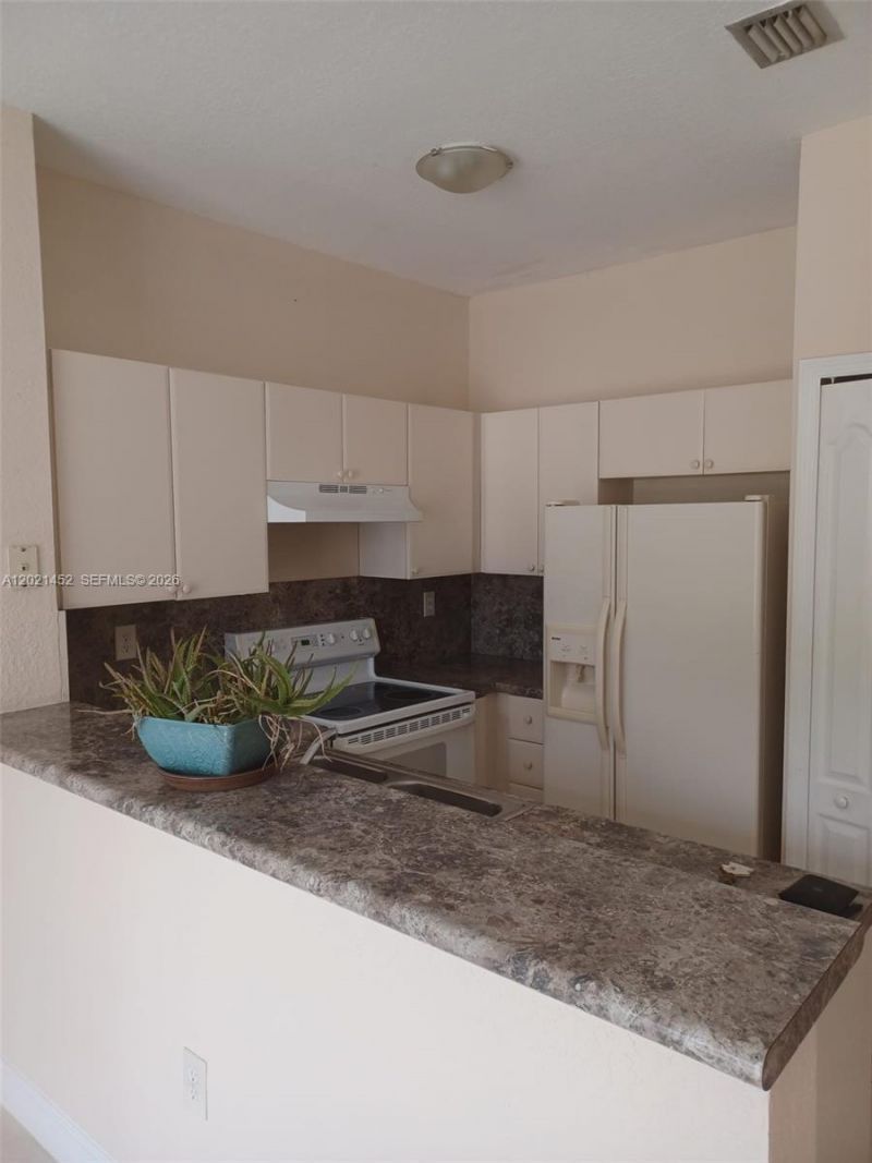7250 NW 177th St , Unit 211-16, Hialeah, FL 33015 Photo