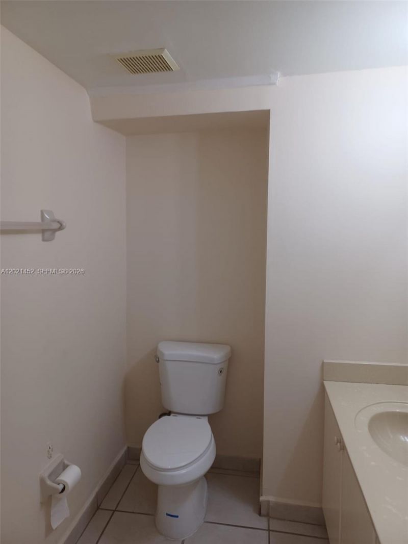 7250 NW 177th St , Unit 211-16, Hialeah, FL 33015 Photo