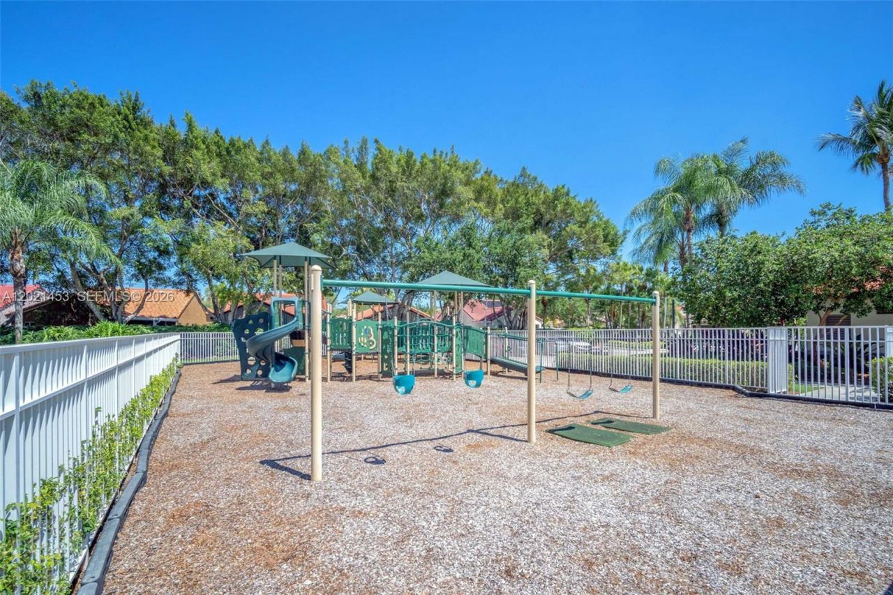 800 Sorrento Dr., Unit 2, Weston, FL 33326 Photo