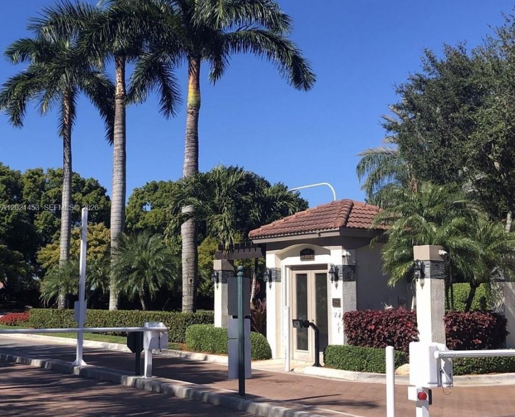 800 Sorrento Dr., Unit 2, Weston, FL 33326 Photo