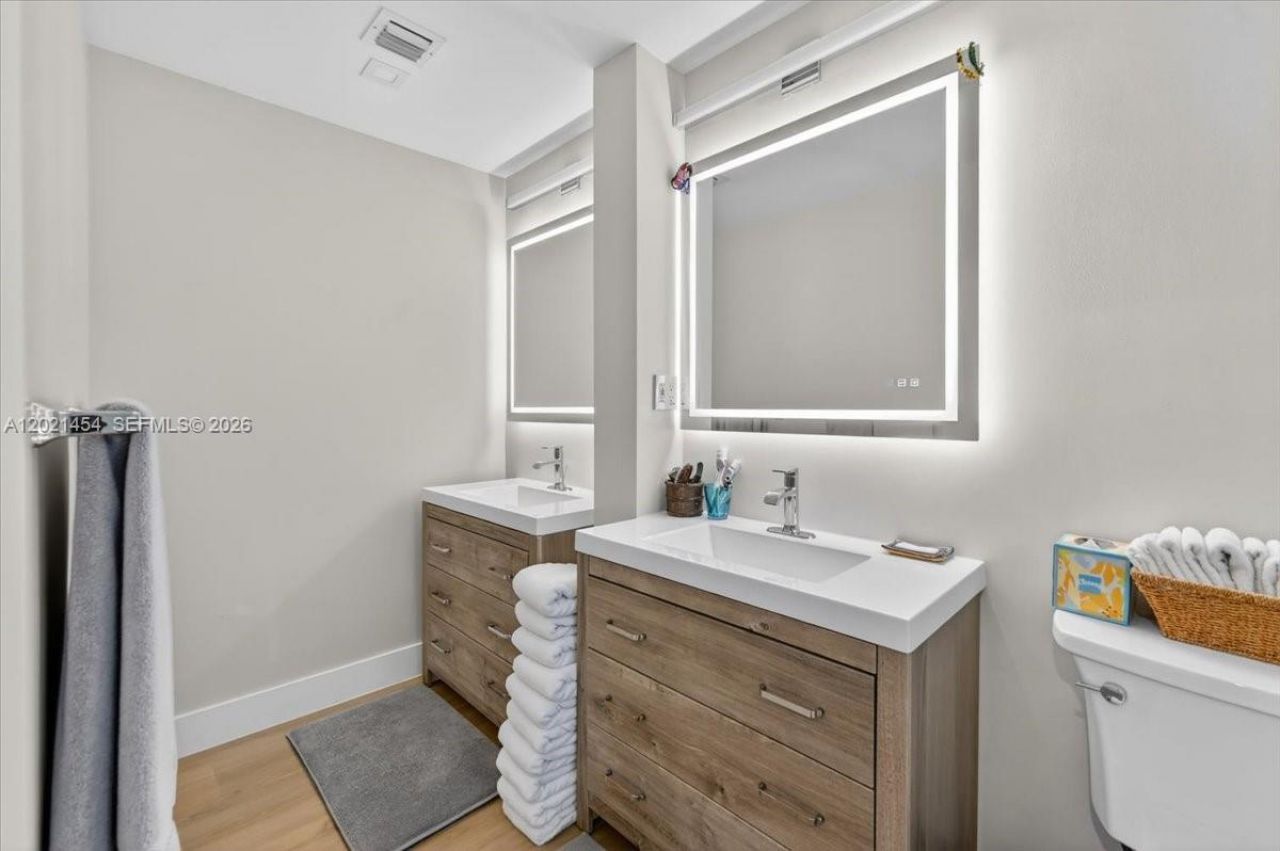 164 NE 30th St, Wilton Manors, FL 33334 Photo