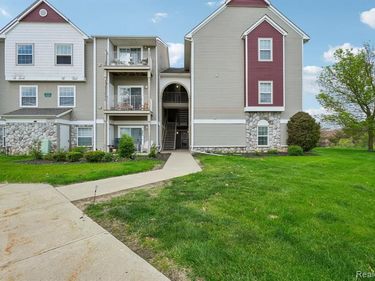 15240 Silver Parkway, Fenton, MI 48430