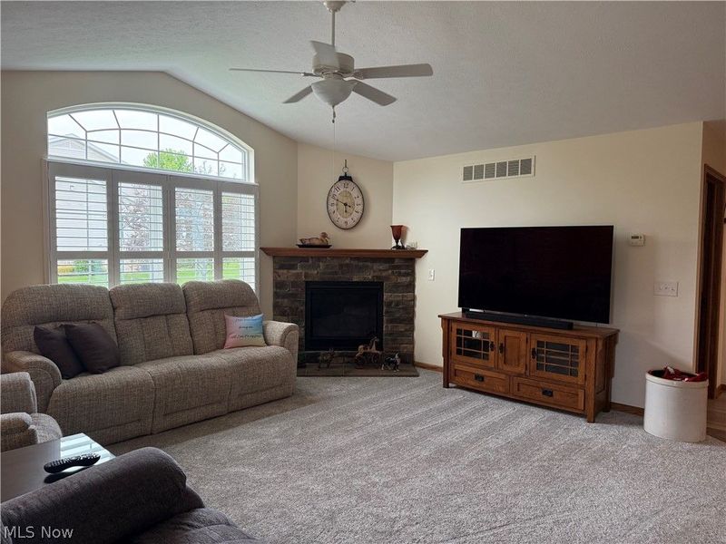 233 Woodbury Circle, Dalton, OH 44618 Photo 2