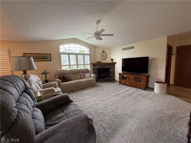 233 Woodbury Circle, Dalton, OH 44618 Photo 3