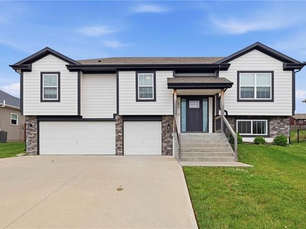 802 Wright Street, Pleasant Hill, MO 64080