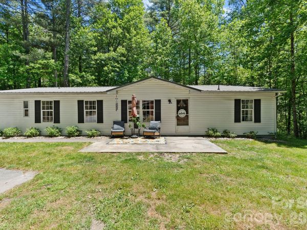 122 Fallswood Court, Hendersonville, NC 28739