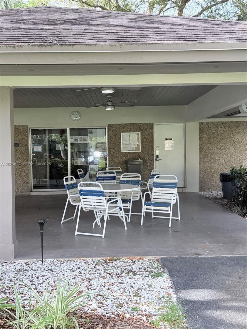 605 Oaks Dr , Unit 307, Pompano Beach, FL 33069 Photo