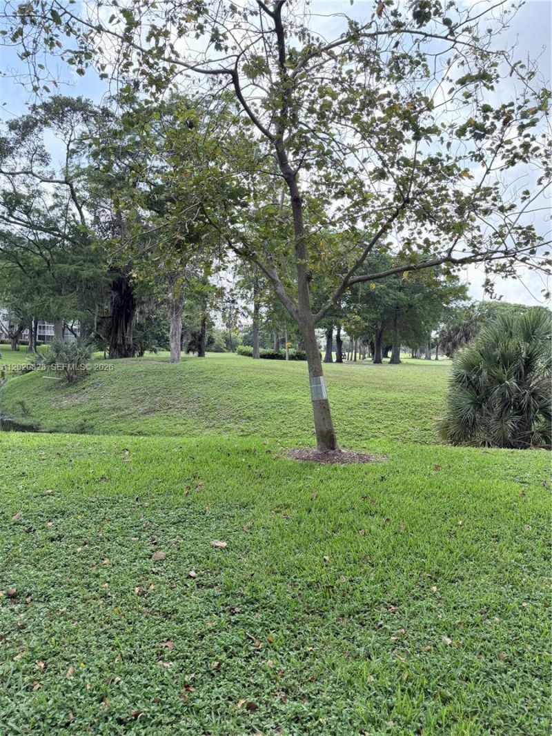 605 Oaks Dr , Unit 307, Pompano Beach, FL 33069 Photo