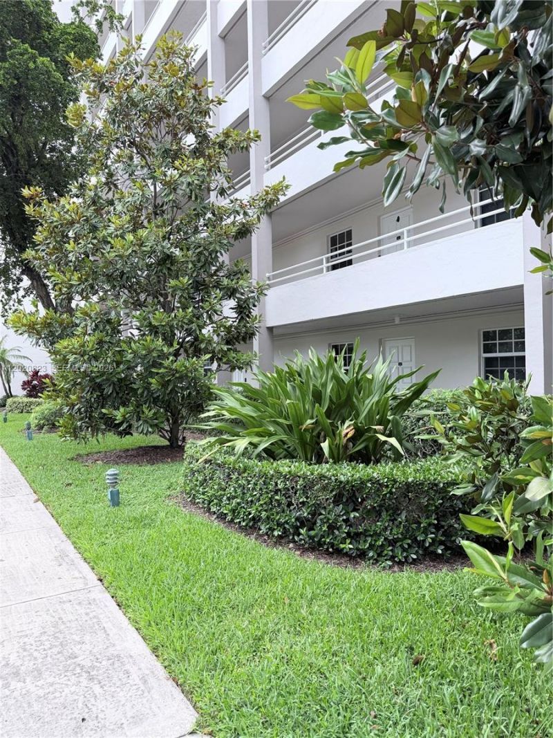 605 Oaks Dr , Unit 307, Pompano Beach, FL 33069 Photo