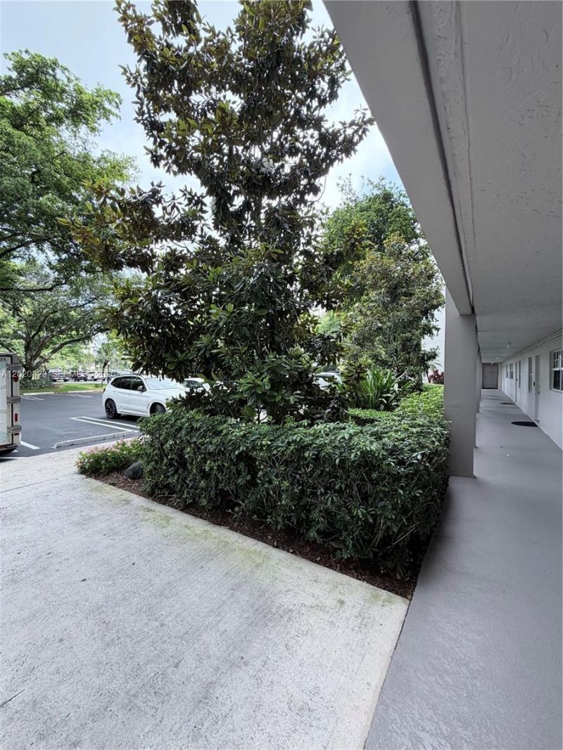 605 Oaks Dr , Unit 307, Pompano Beach, FL 33069 Photo