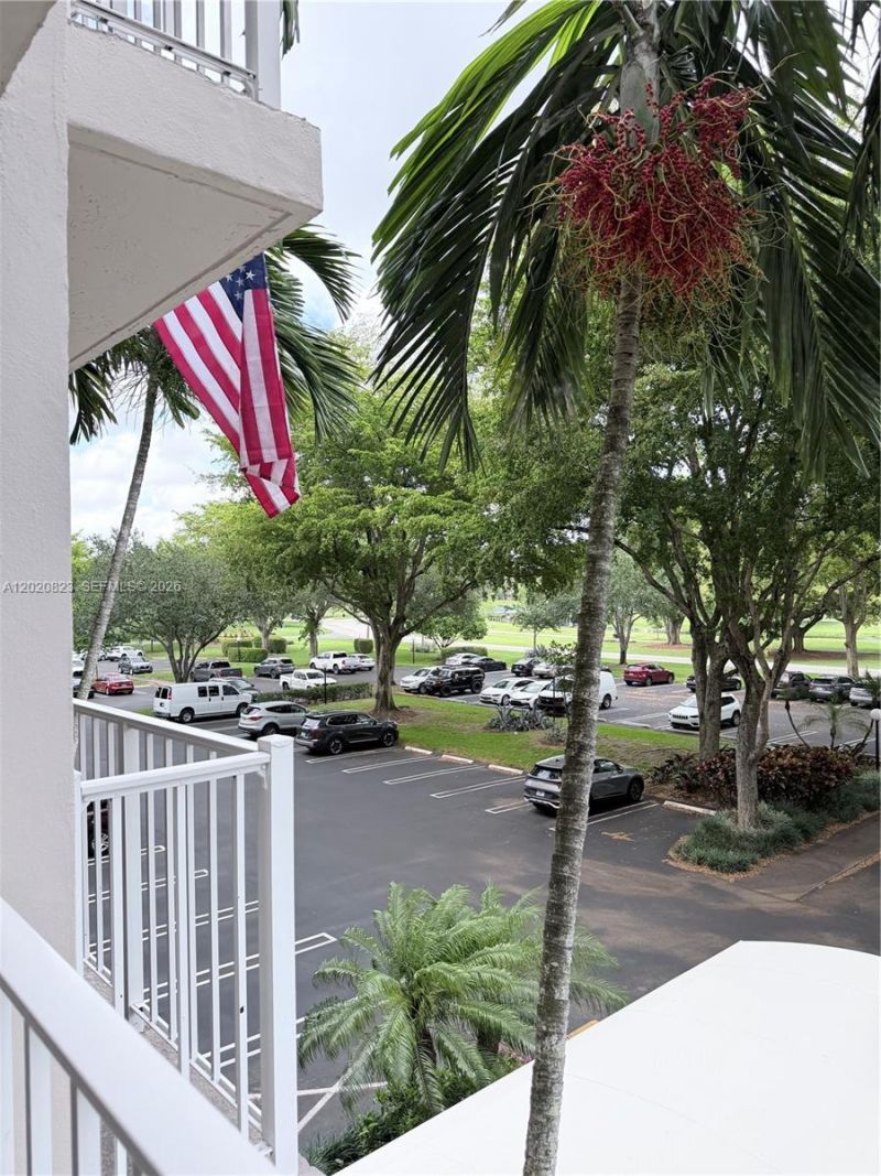 605 Oaks Dr , Unit 307, Pompano Beach, FL 33069 Photo