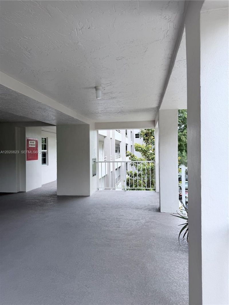 605 Oaks Dr , Unit 307, Pompano Beach, FL 33069 Photo