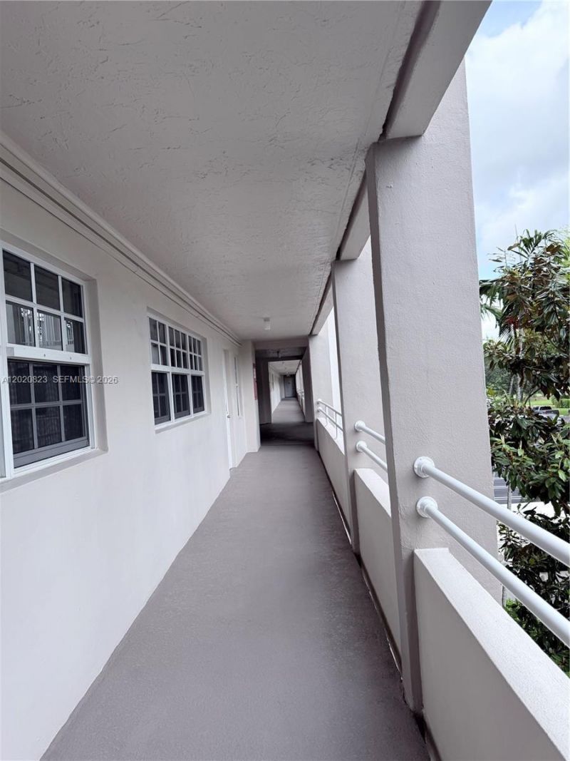 605 Oaks Dr , Unit 307, Pompano Beach, FL 33069 Photo