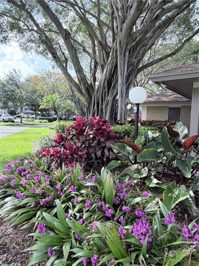 605 Oaks Dr , Unit 307, Pompano Beach, FL 33069 Photo