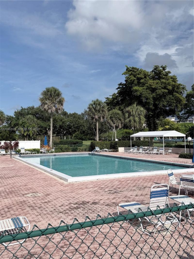 605 Oaks Dr , Unit 307, Pompano Beach, FL 33069 Photo