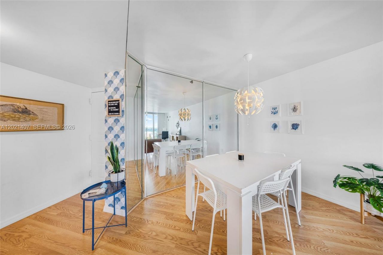 5880 Collins Ave , Unit 1007, Miami Beach, FL 33140 Photo