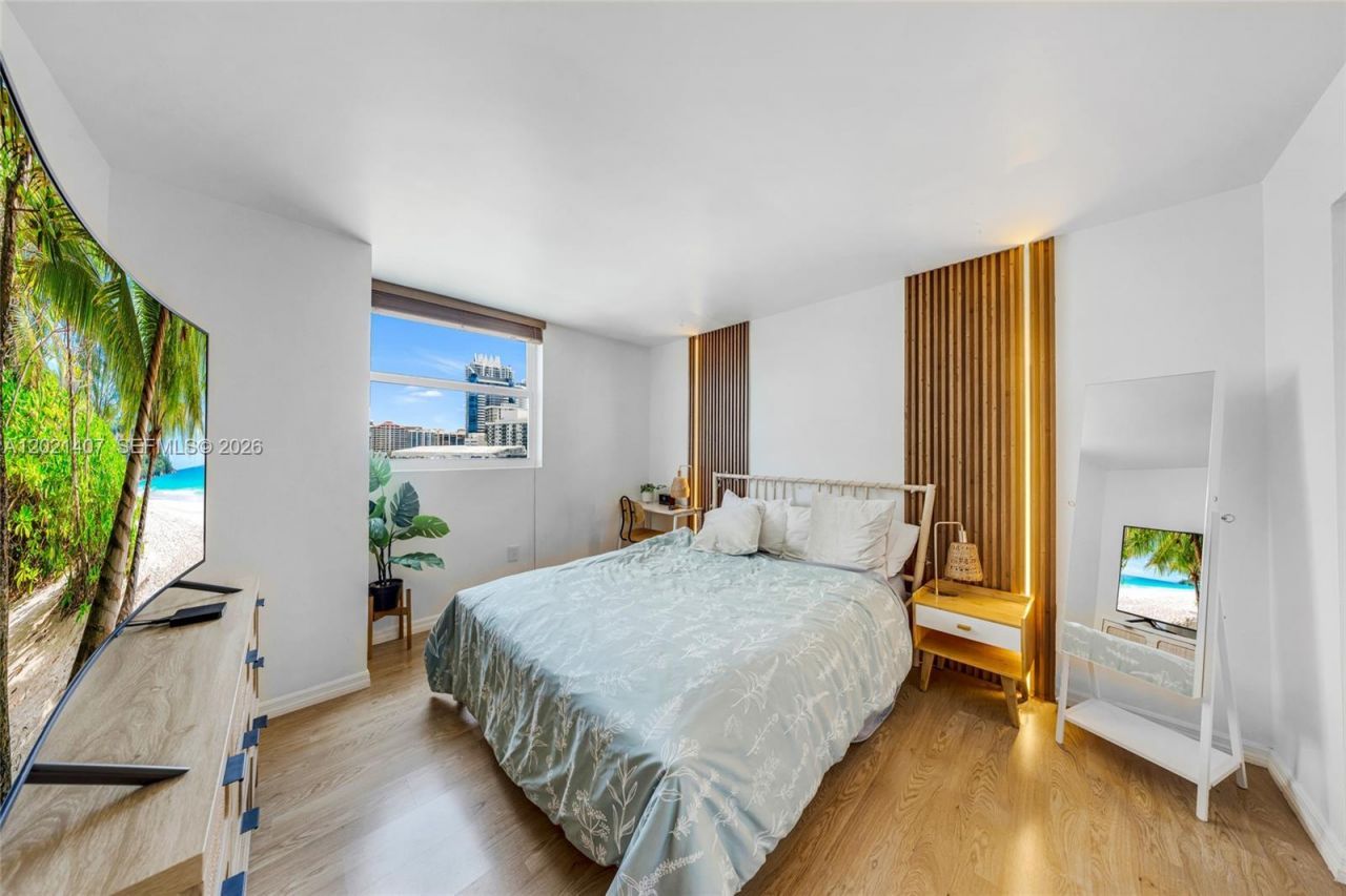 5880 Collins Ave , Unit 1007, Miami Beach, FL 33140 Photo