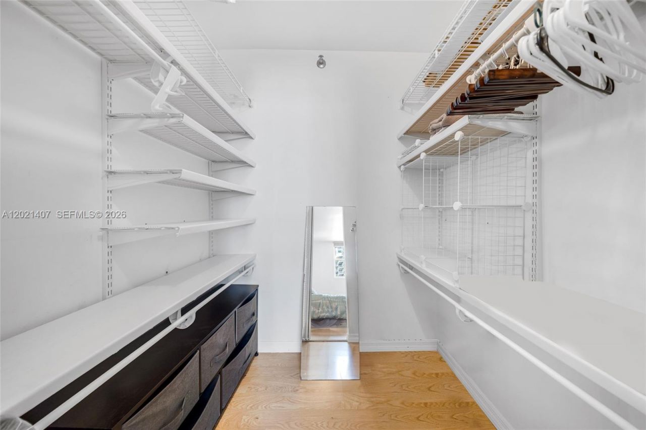 5880 Collins Ave , Unit 1007, Miami Beach, FL 33140 Photo