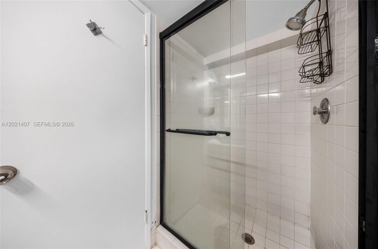 5880 Collins Ave , Unit 1007, Miami Beach, FL 33140 Photo