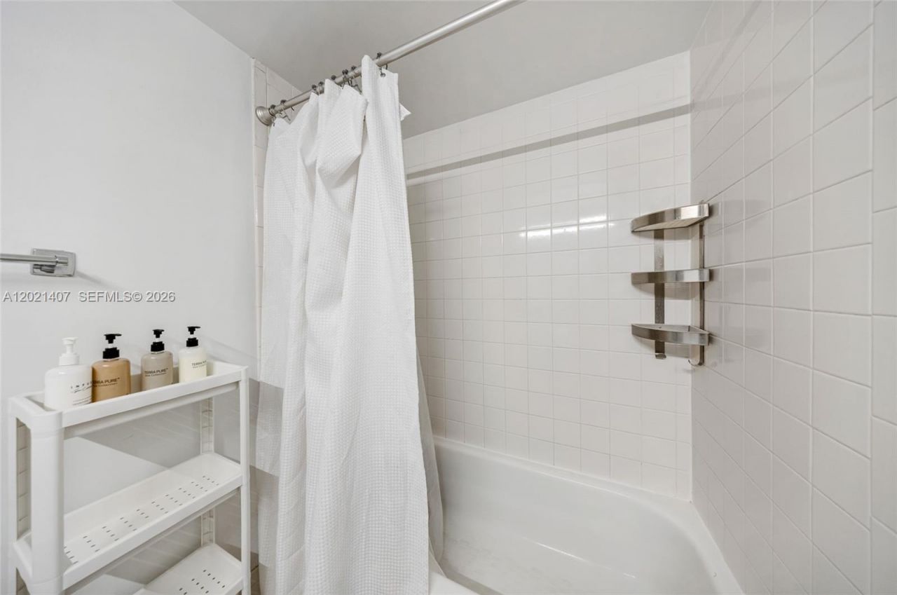5880 Collins Ave , Unit 1007, Miami Beach, FL 33140 Photo