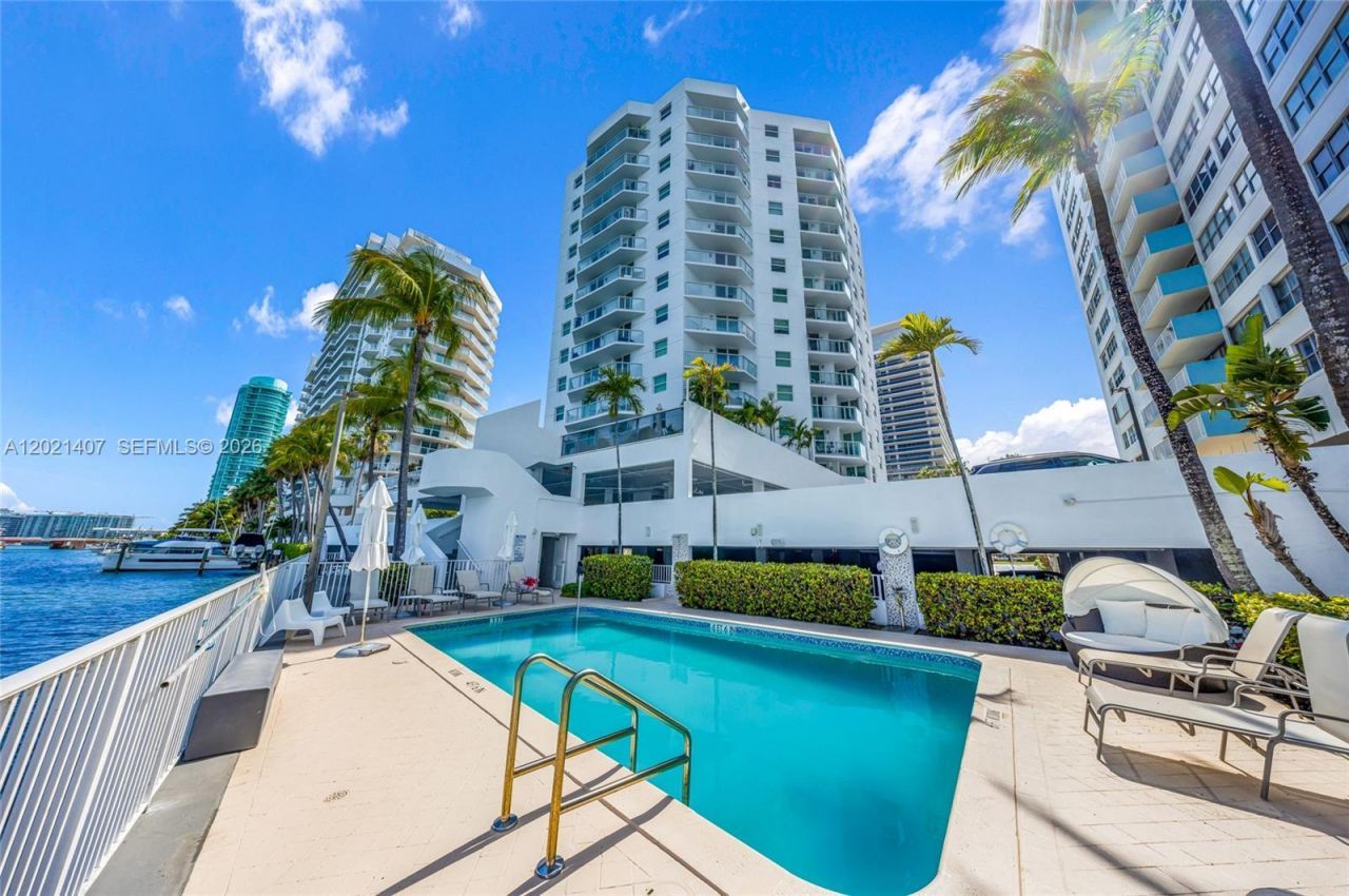 5880 Collins Ave , Unit 1007, Miami Beach, FL 33140 Photo