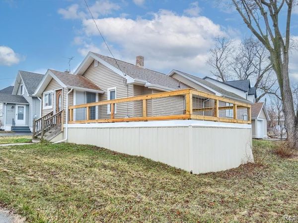 2127 Kenneth Street , Burton, MI 48529