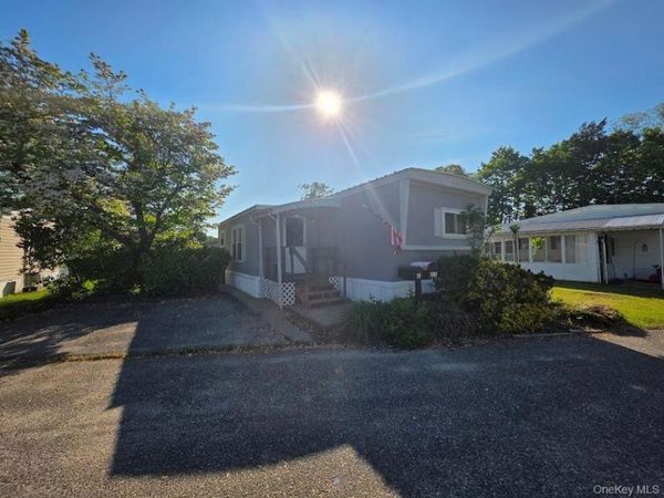 1964 River , Unit 57, Calverton, NY 11933