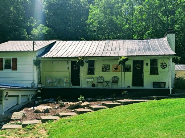 3058 Aily Road, Dante, VA 24237