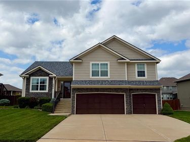 1804 NW 94th Terrace, Kansas City, MO 64155
