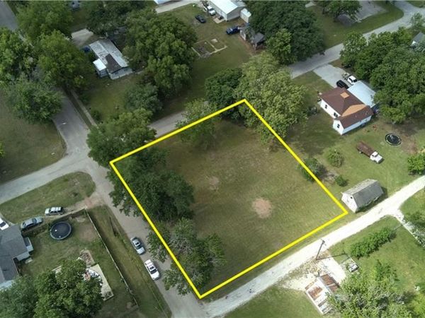 422 &428 E 3rd Street, Cherryvale, KS 67335