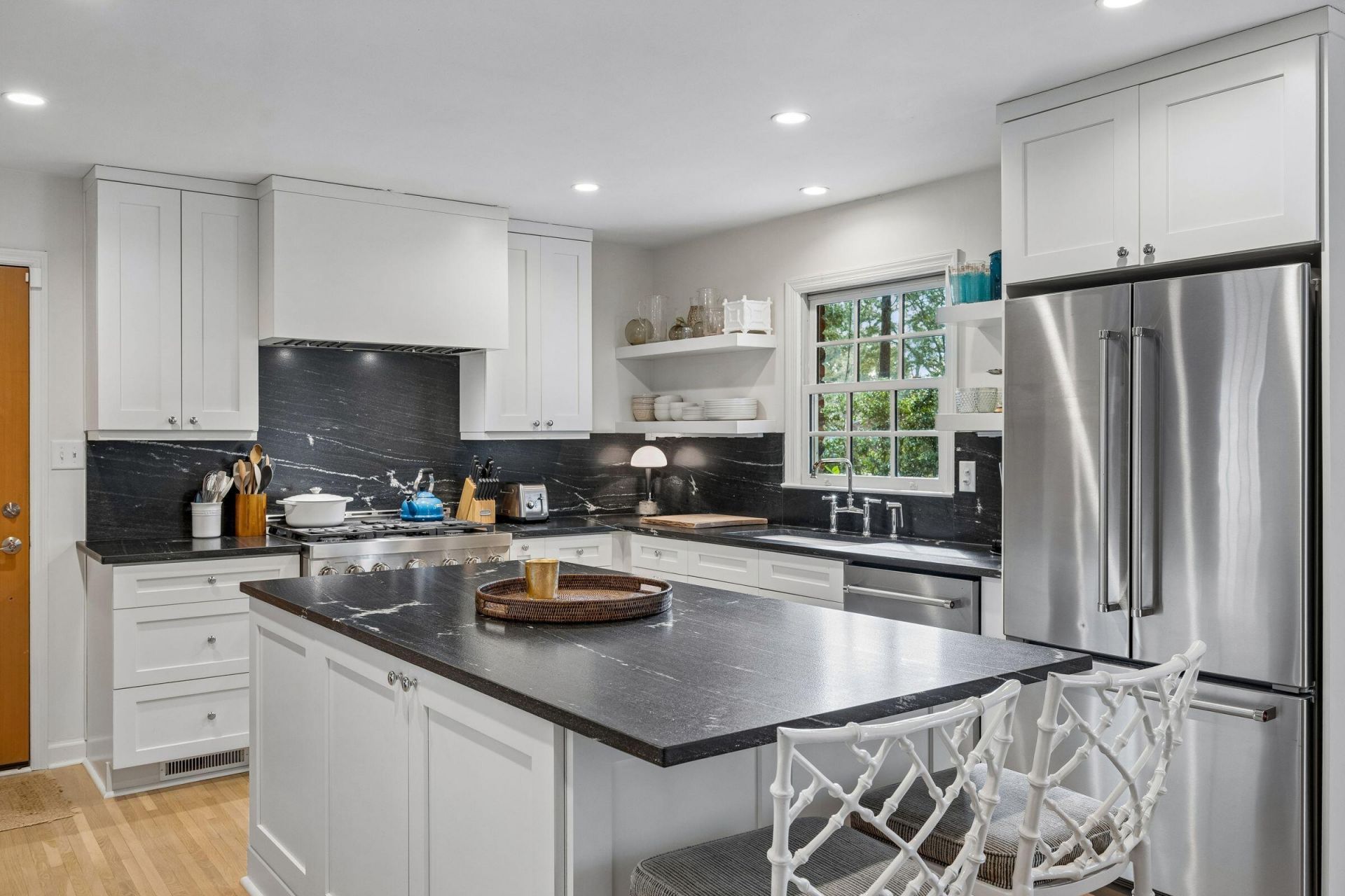 1209 Kensington Drive Photo 11