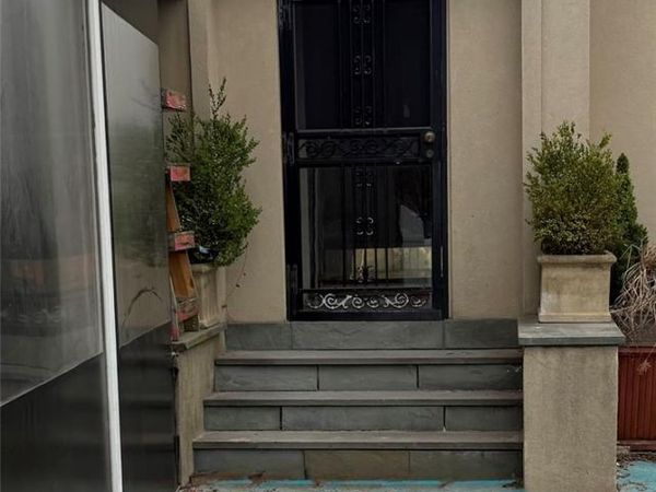 125 C Deer Park Ave , Babylon, NY 11702