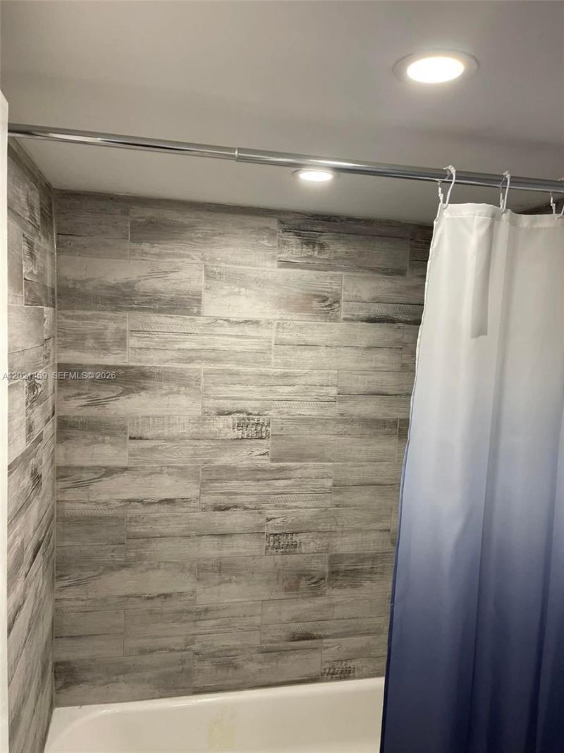 1351 NE Miami Gardens Dr, Unit 402E, Miami, FL 33179 Photo