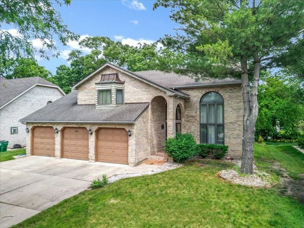 193 Rosedale Court, Bloomingdale, IL 60108