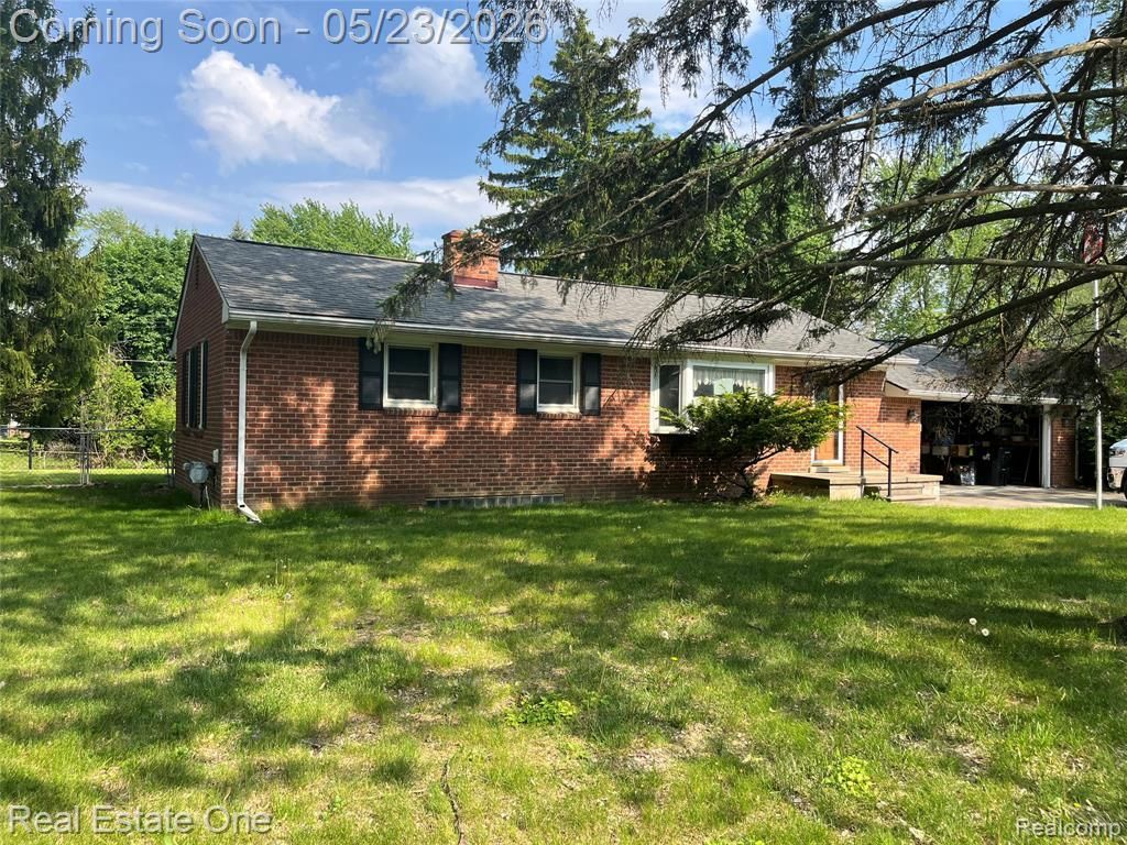 225 Juniper Street, Auburn Hills, MI 48326 Main Photo