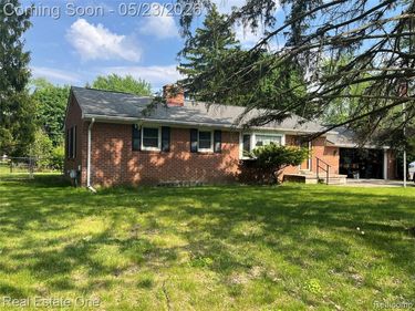225 Juniper Street, Auburn Hills, MI 48326
