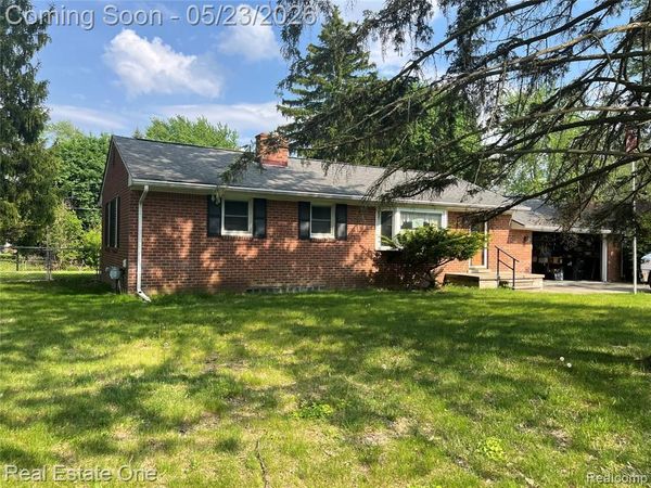 225 Juniper Street, Auburn Hills, MI 48326
