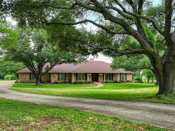1113 Mockingbird Circle, Ennis, TX 75119
