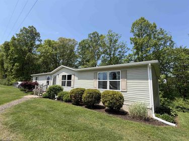 4900 Grafton Road, Independence, WV 26374