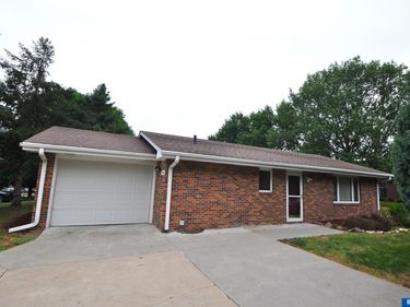 5400 Homestead Court, Lincoln, NE 68521